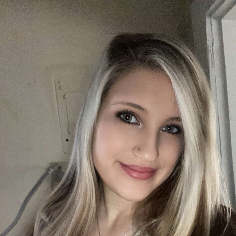 Meet your Posher, Alexis